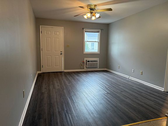 3rd image of 115 Sable Ave #I
