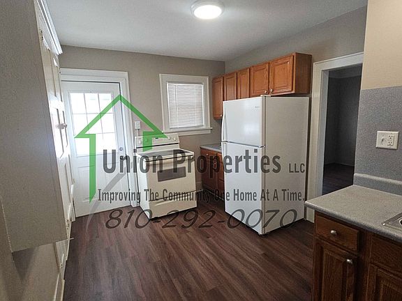 2nd image of 1042 Gillett St