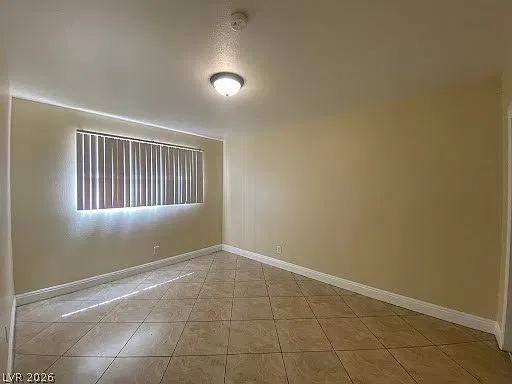 2 bed, 1.0 bath, 2924 sqft, $925 — Photo 4