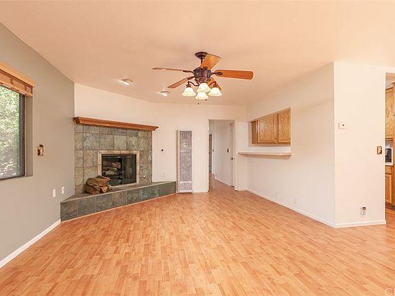 4th image of 584 Elm St