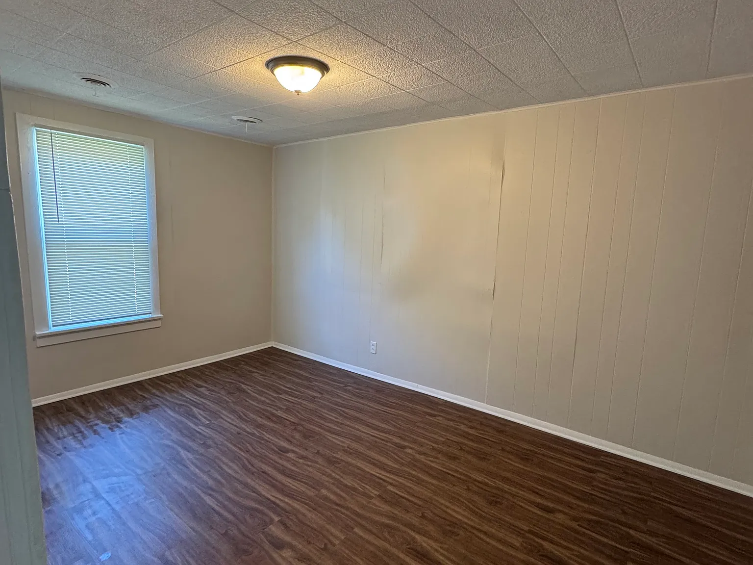 3 bed, 1024 sqft, $1,650 — Photo 4