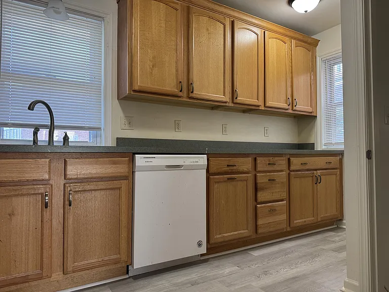 40 Fairview Ave — Photo 2