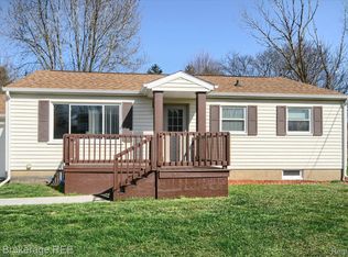 5160 Pleasant Dr, Flushing, MI 48433