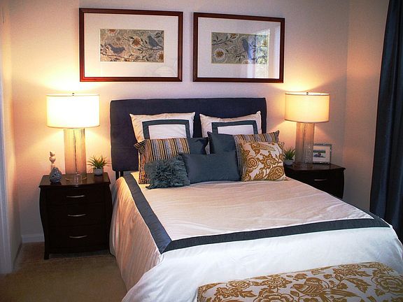 Huge Bedroom with Walk-in closet