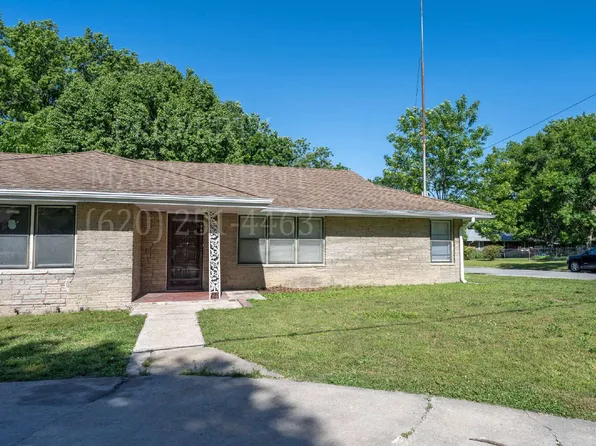 702 S Cline Rd, Coffeyville, KS 67337