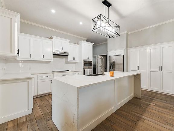 2nd image of 400 Palo Verde Dr