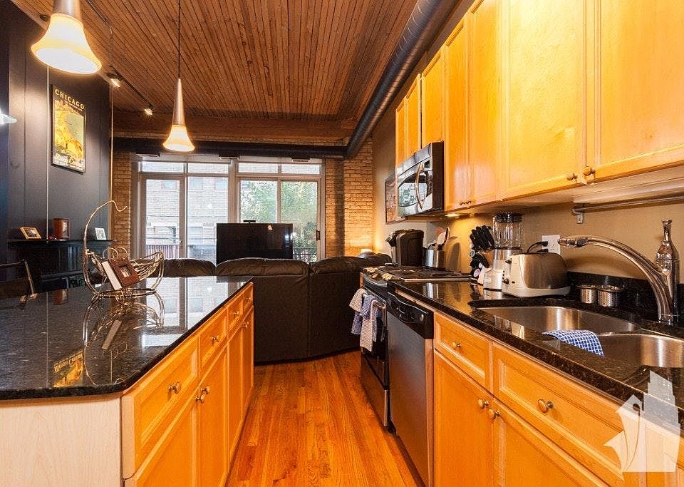 1st image of 2333 W Saint Paul Ave #2