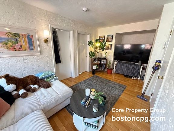 3rd image of 35 Charter St #8