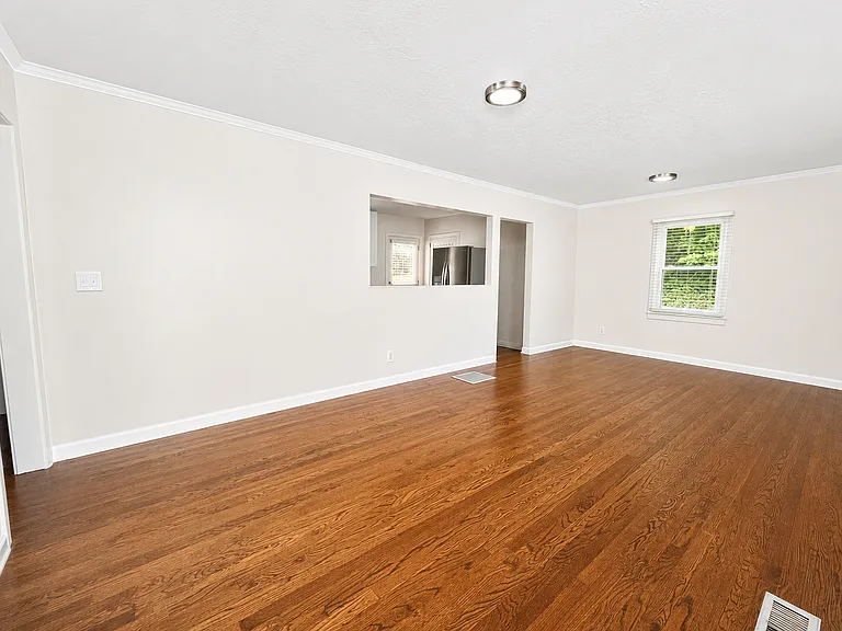 938 Springdale Dr — Photo 2