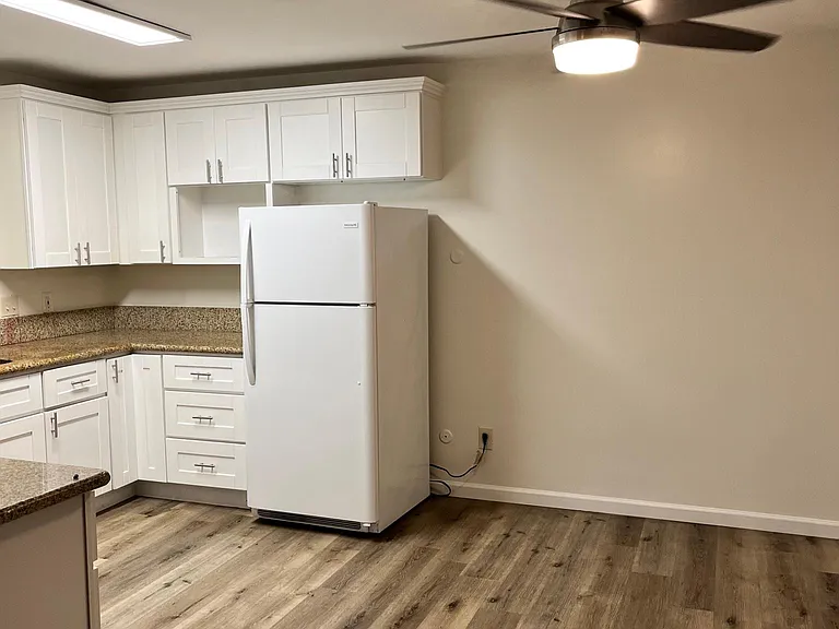 502 N Ditmar St #B — Photo 11