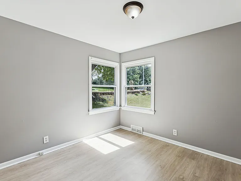4314 N 52nd St — Photo 15