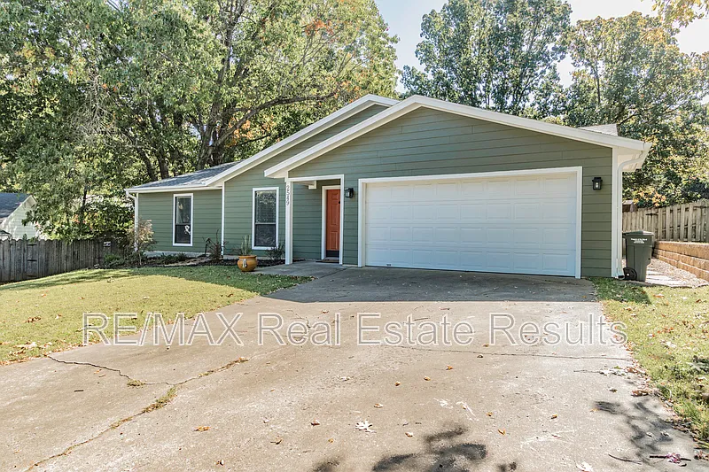 2549 E Lancer St