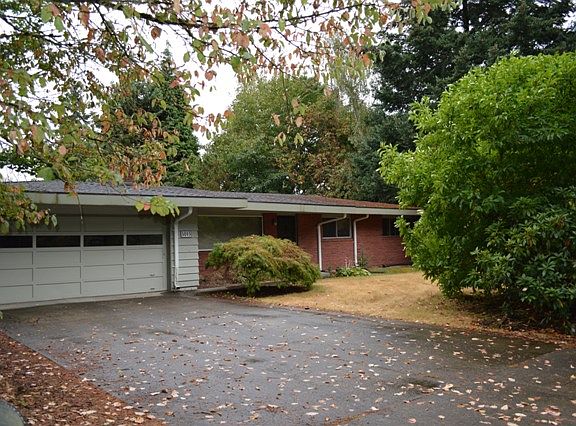 4th image of 3803 E 8th St