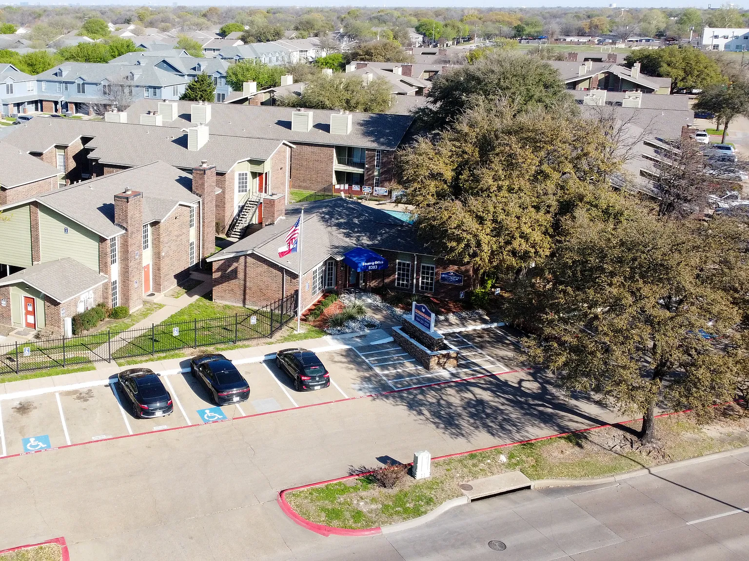 La Prada Place Apartments — Photo 3