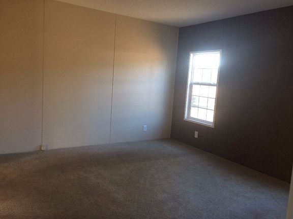 5th image of 209 Honeysuckle Dr