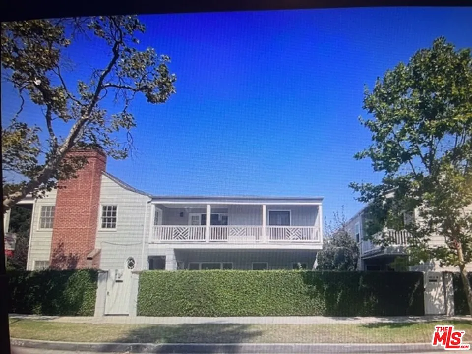 3 bed, 2.0 bath, 1850 sqft, $6,200 — Photo 2
