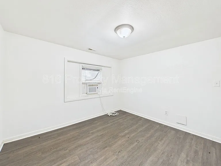 639 S Crysler Ave #E — Photo 5