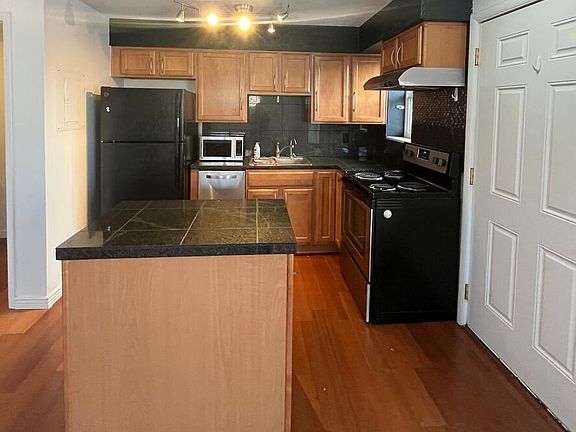 4th image of 1355 Gaylord St APT 1