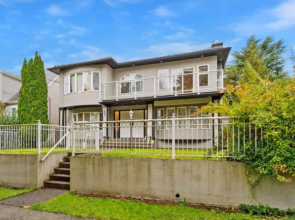 1405 Edinburgh St, New Westminster, BC V3M 2W3