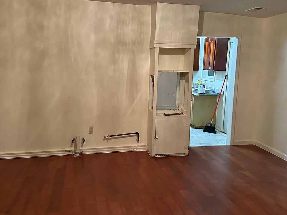 2nd image of 284 Shumway St