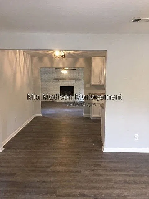 3 bed, 2.0 bath, 1476 sqft, $2,300 — Photo 3
