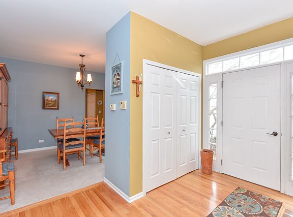 3rd image of 1135 Edgewater Ln