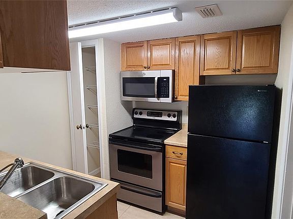 Kitchen with all appliances and pantry
