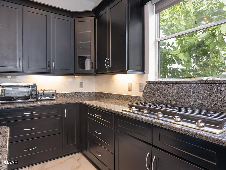 3548 N John Anderson Dr — Photo 16