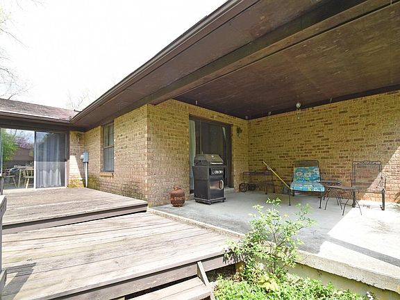 3rd image of 6591 Windmill Dr