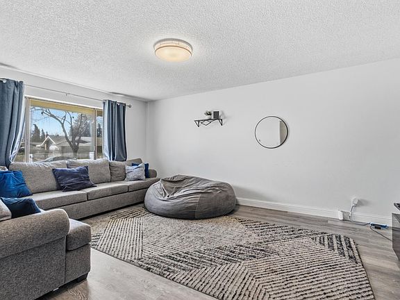 5th image of 1975 E Alexander Ave