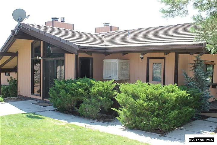 38 Madison Dr photo 1