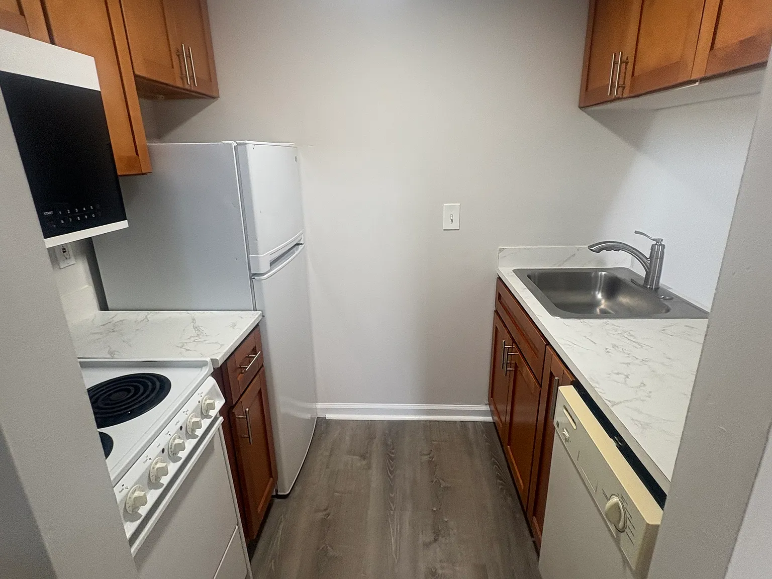 2 bed, 864 sqft, $1,600 — Photo 3