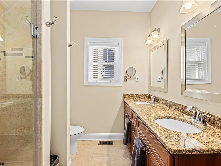 16 S Decatur Ave #9/15-10/31 — Photo 31