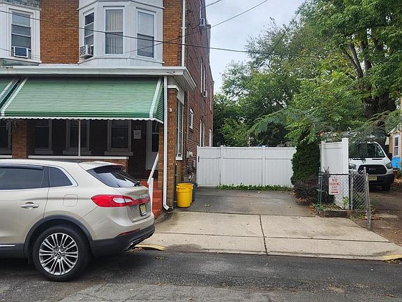 4th image of 125 Barnt Ave