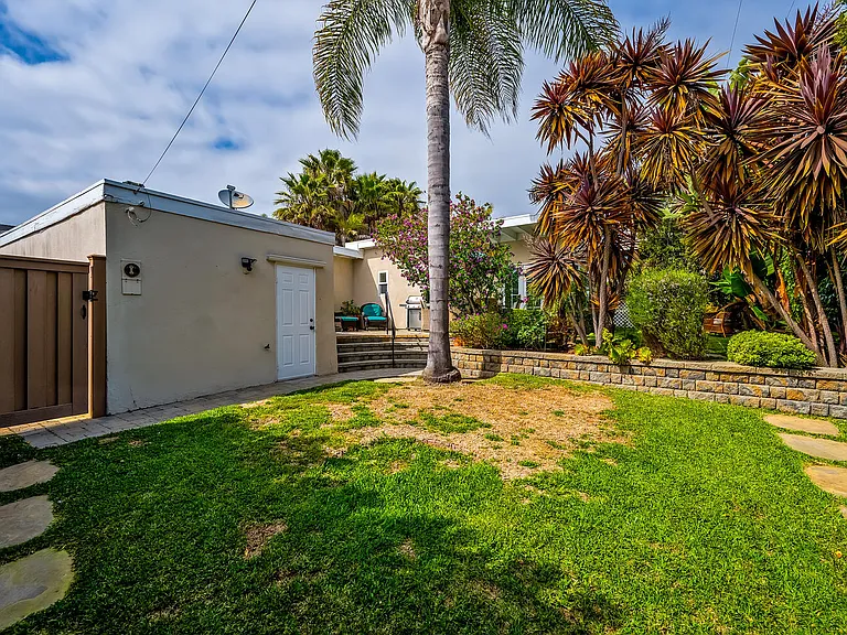 181 W Avenida Cornelio — Photo 37