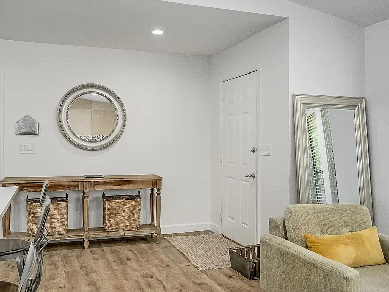 938 Pembroke Ave NE — Photo 32