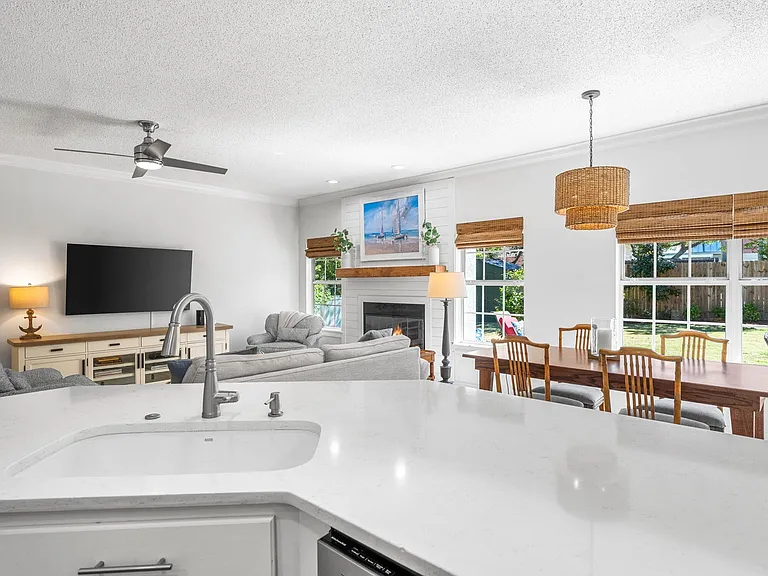 220 Seabreeze Cir — Photo 10