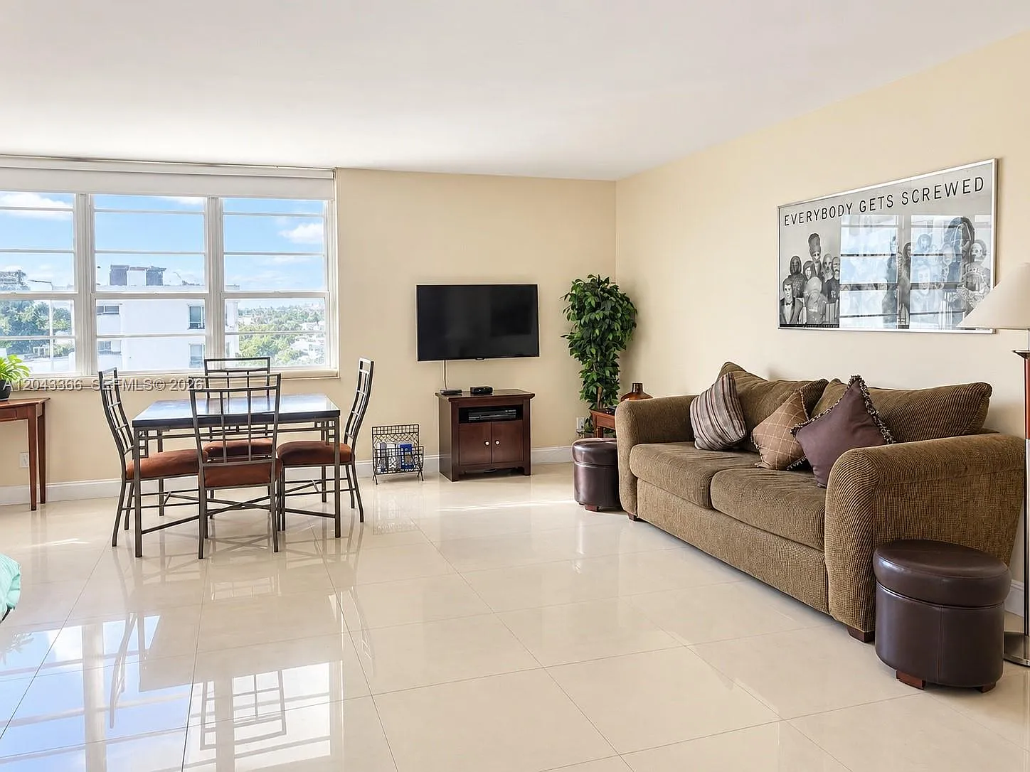 The Decoplage Condo — Photo 1