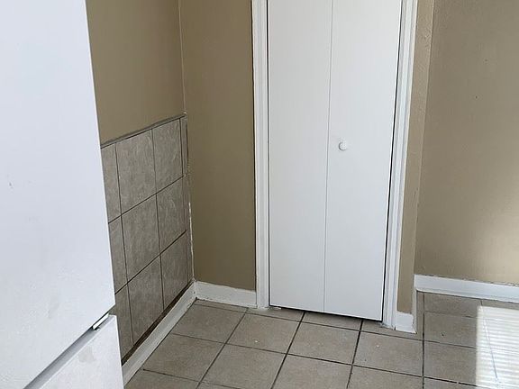 5th image of 535 Asbury St APT 2