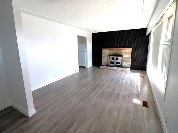2nd image of 765 Barrie Dr