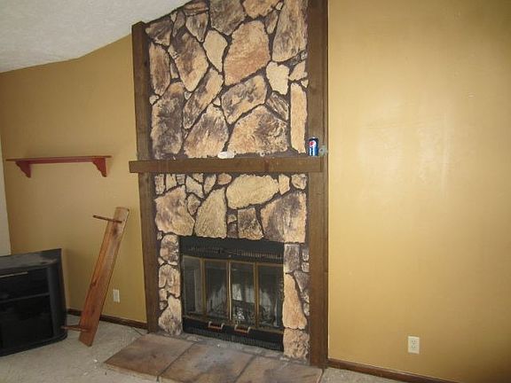 5th image of 10625 Hartman Ave