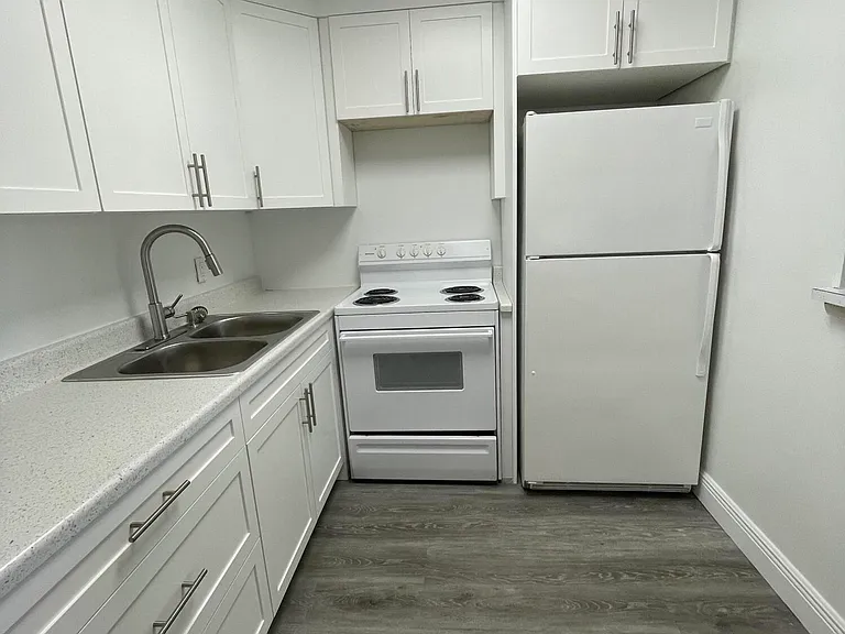 172 Sussex I — Photo 10