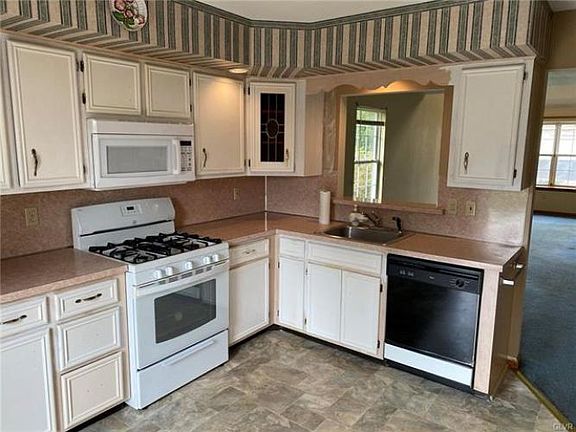 4th image of 2746 Tamlynn Ln