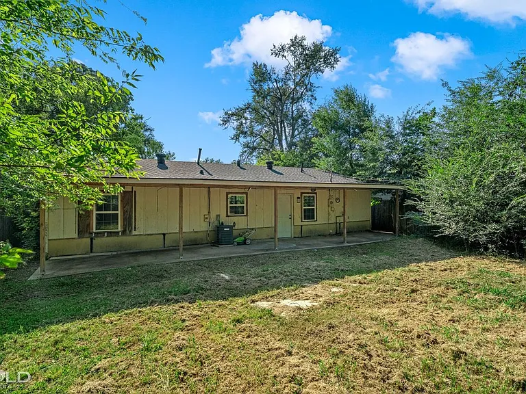 9419 Normandie Dr — Photo 7