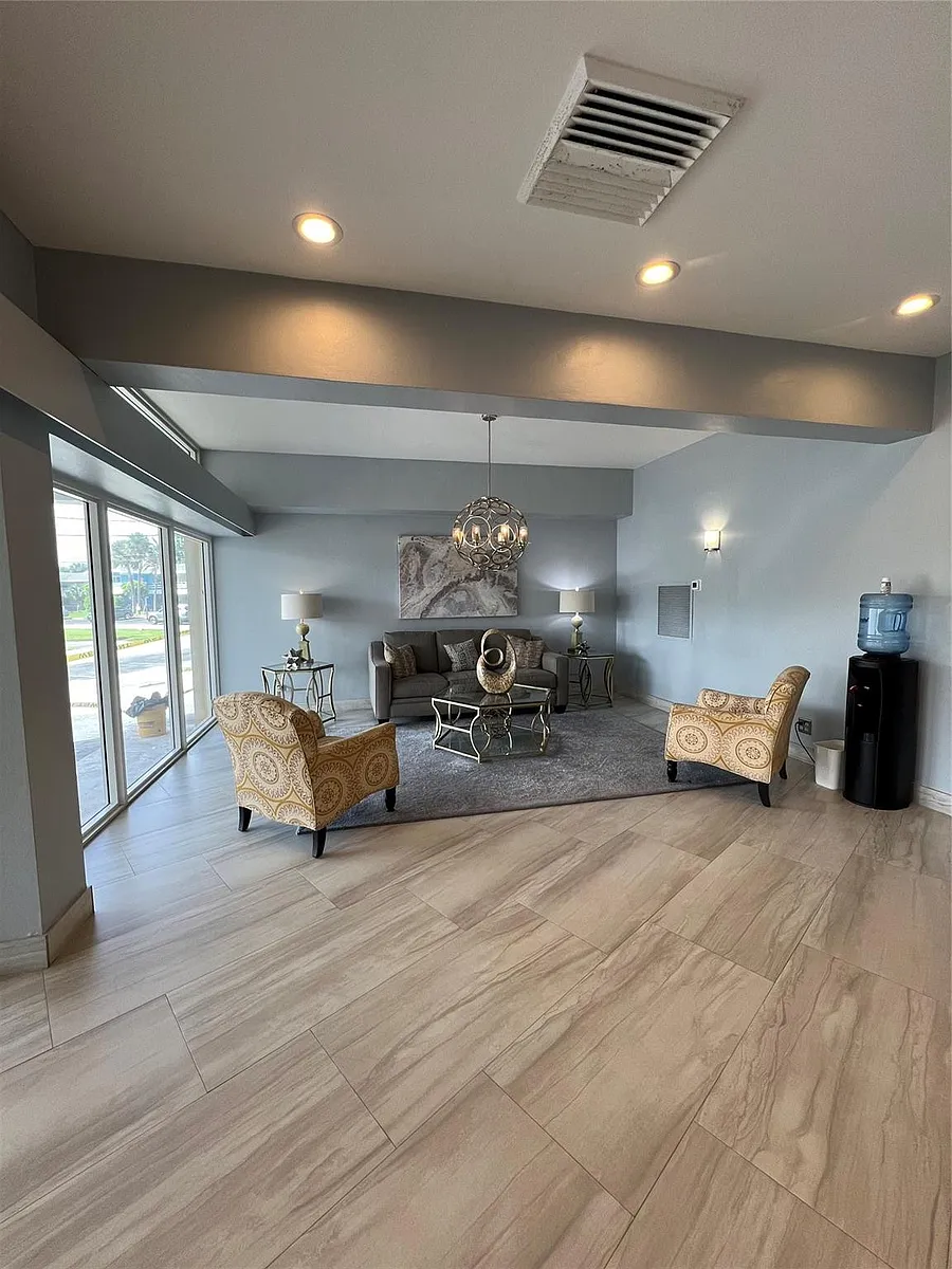 Building Photo - 1200 Hibiscus Ave #1501
