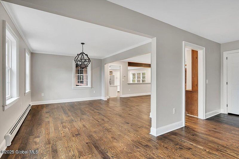 4th image of 4 Pine Drive South