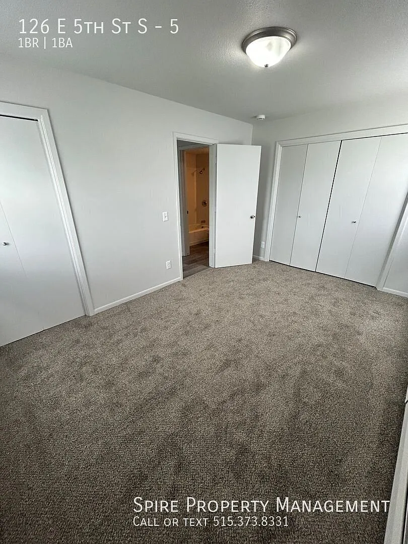 Remodeled 1 bed Unit in the heart of Newton — Photo 2
