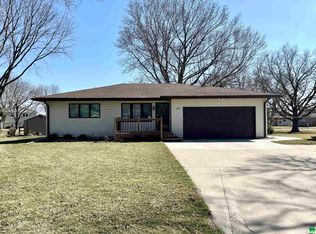 208 Spruce Ct, Elk Point, SD 57025
