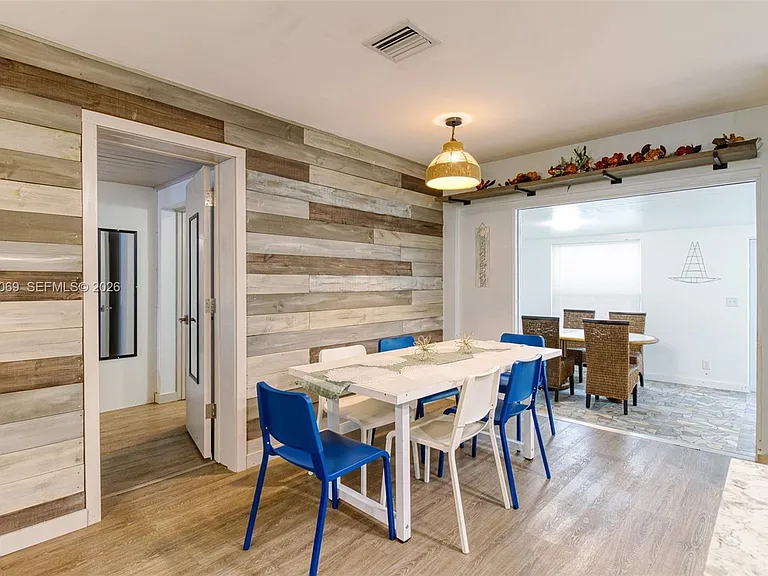 3039 Grant St — Photo 11