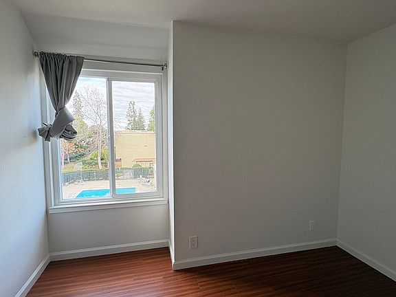 4th image of 460 Auburn Way APT 3